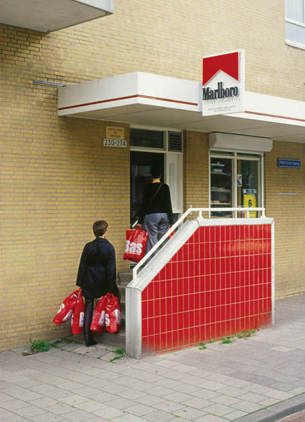 Women with shopping bags